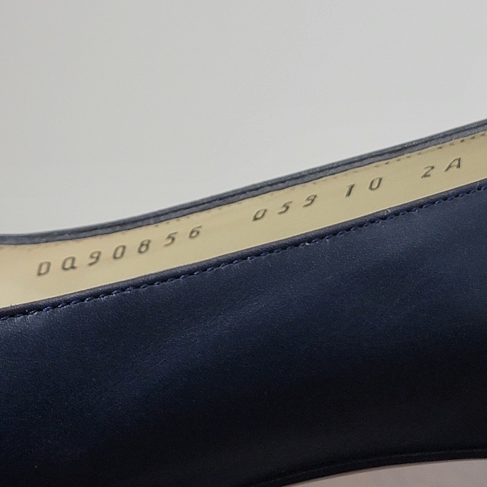 Salvatore Ferragamo Made in Italy Navy Blue Leather Pumps Women's Size 10 2A - Picture 13 of 14
